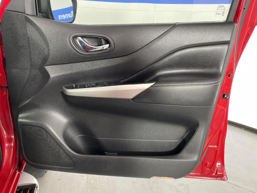 Photo '15' of Nissan Navara