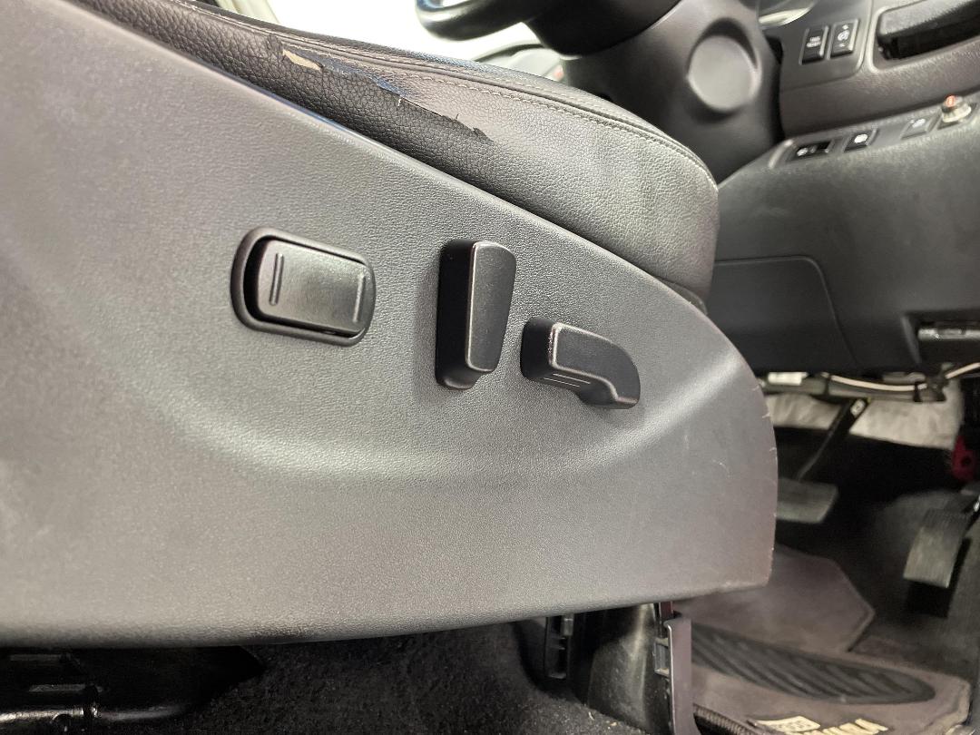 Photo '28' of Nissan Navara