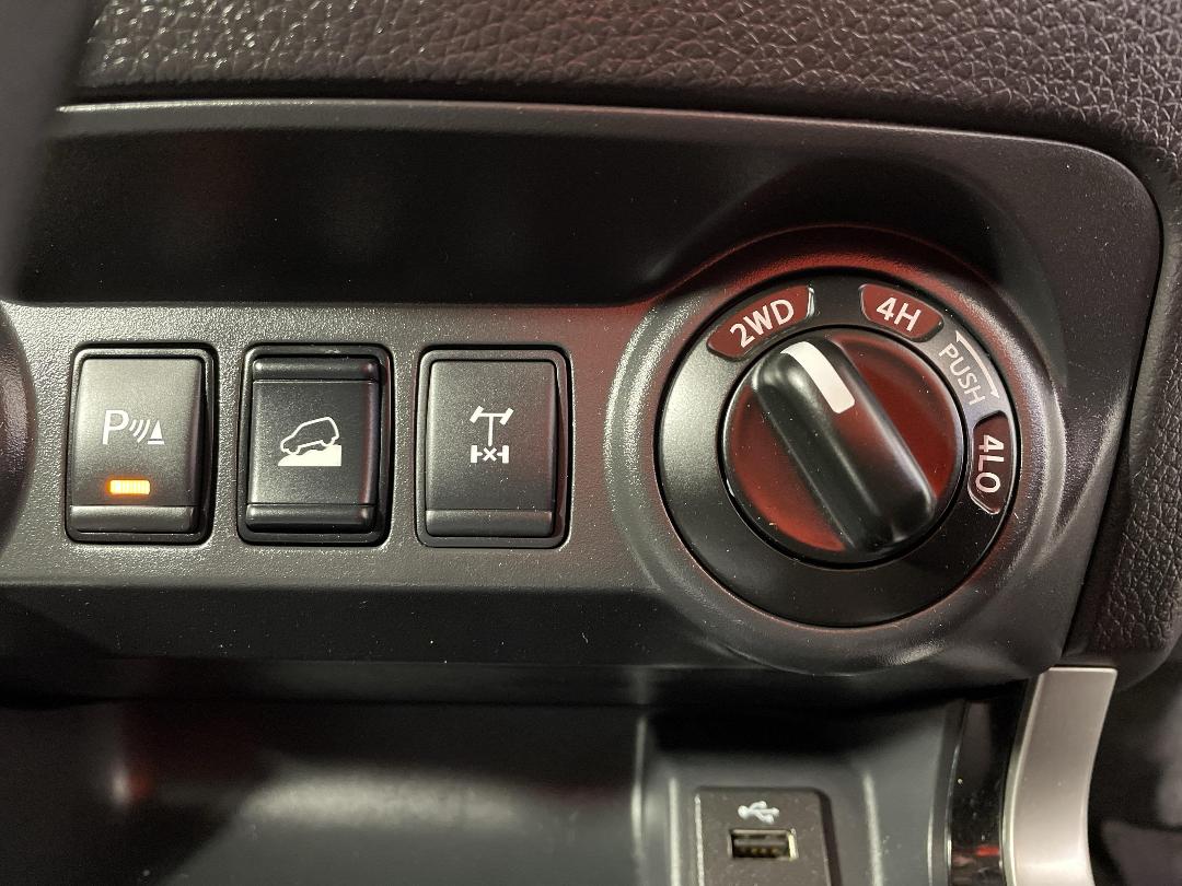 Photo '27' of Nissan Navara