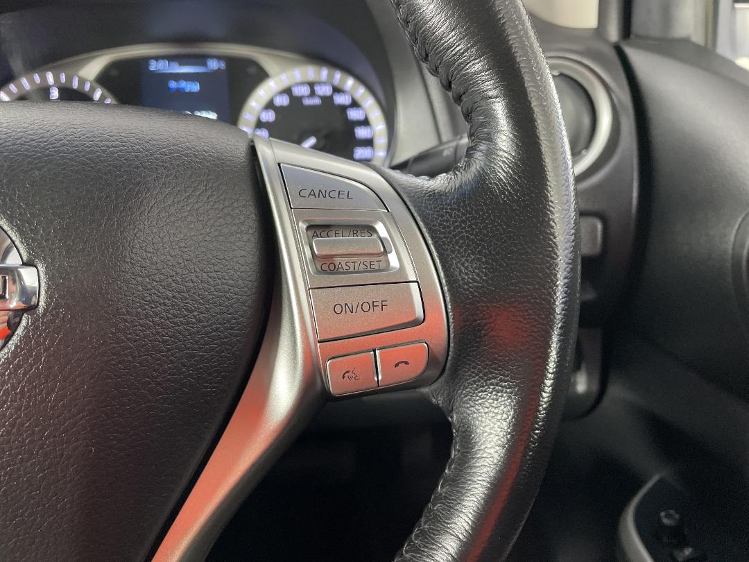 Photo '35' of Nissan Navara