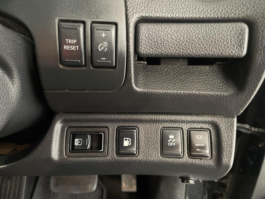 Photo '24' of Nissan Navara