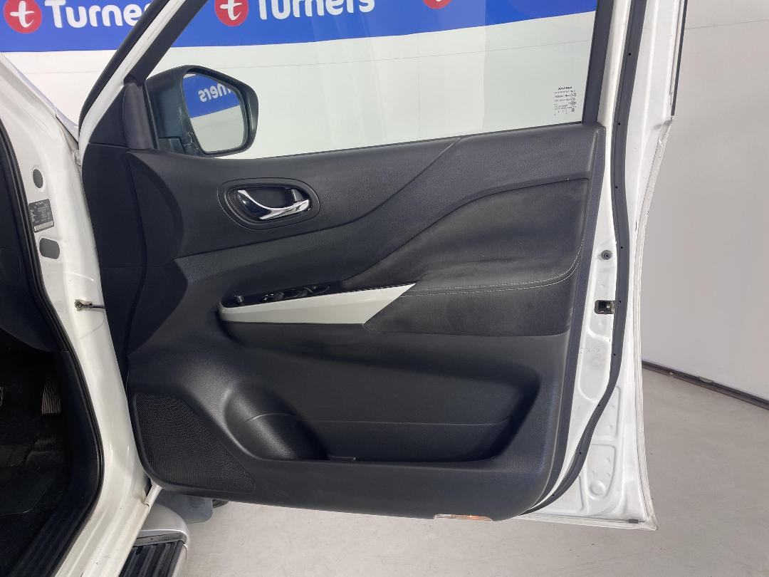 Photo '15' of Nissan Navara