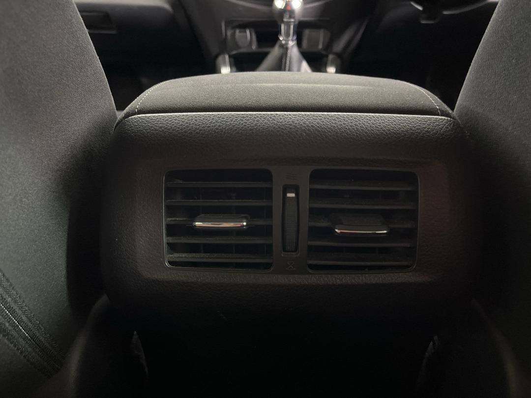 Photo '24' of Nissan Navara