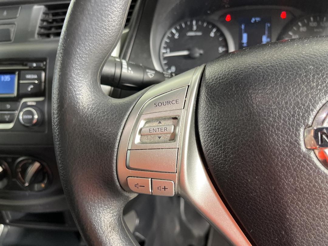 Photo '28' of Nissan Navara