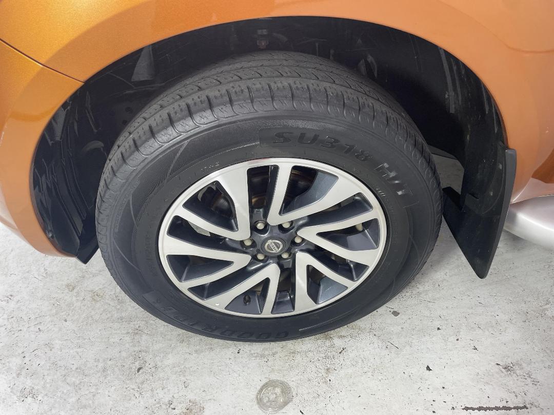 Photo '10' of Nissan Navara