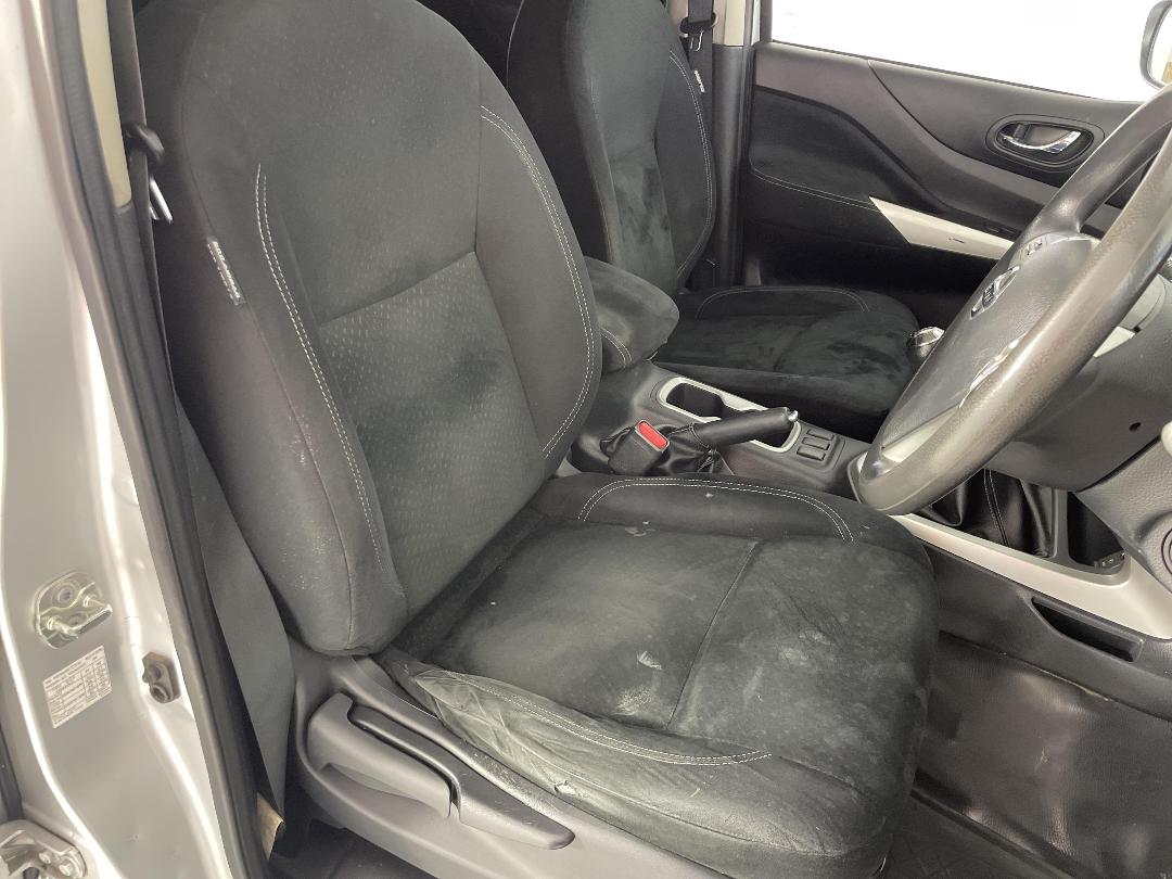 Photo '16' of Nissan Navara