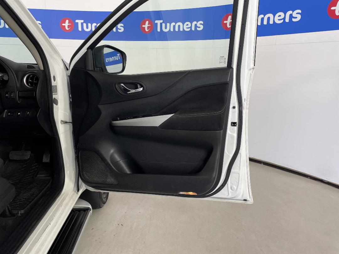 Photo '15' of Nissan Navara