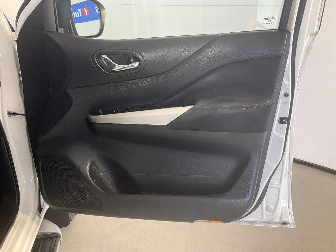 Photo '15' of Nissan Navara