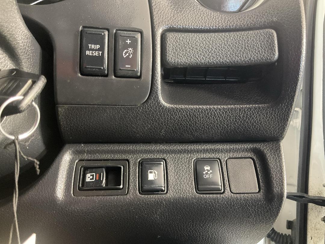 Photo '28' of Nissan Navara