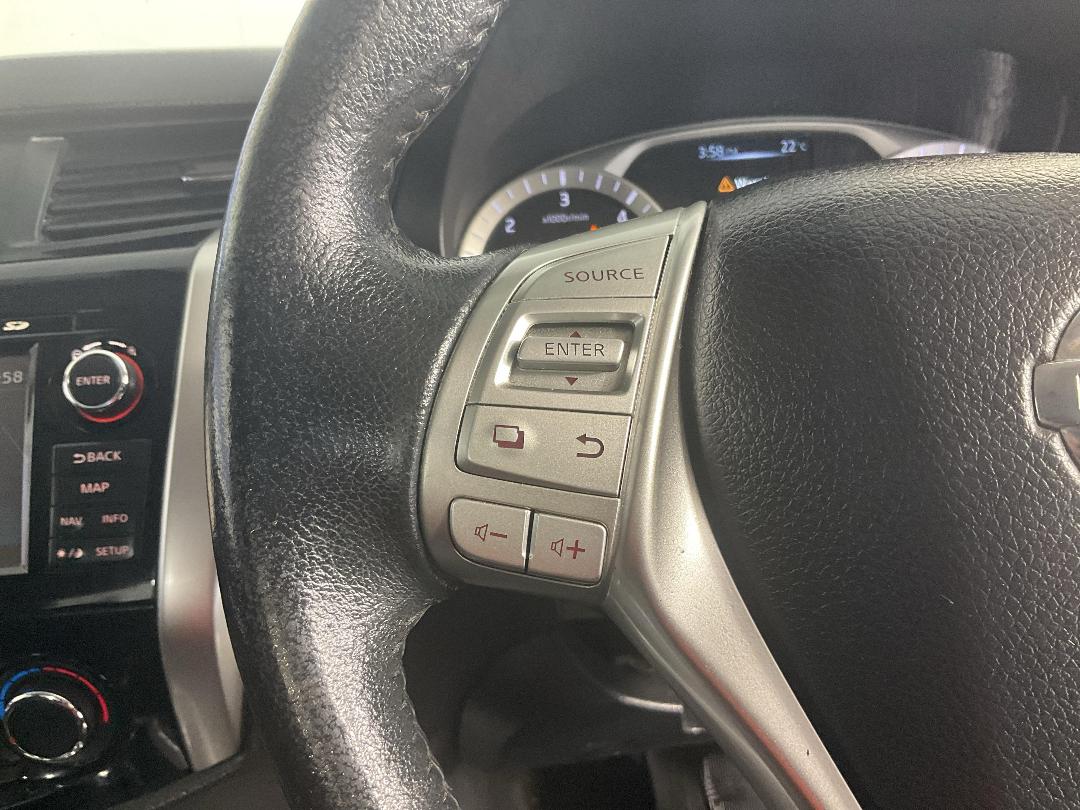 Photo '26' of Nissan Navara