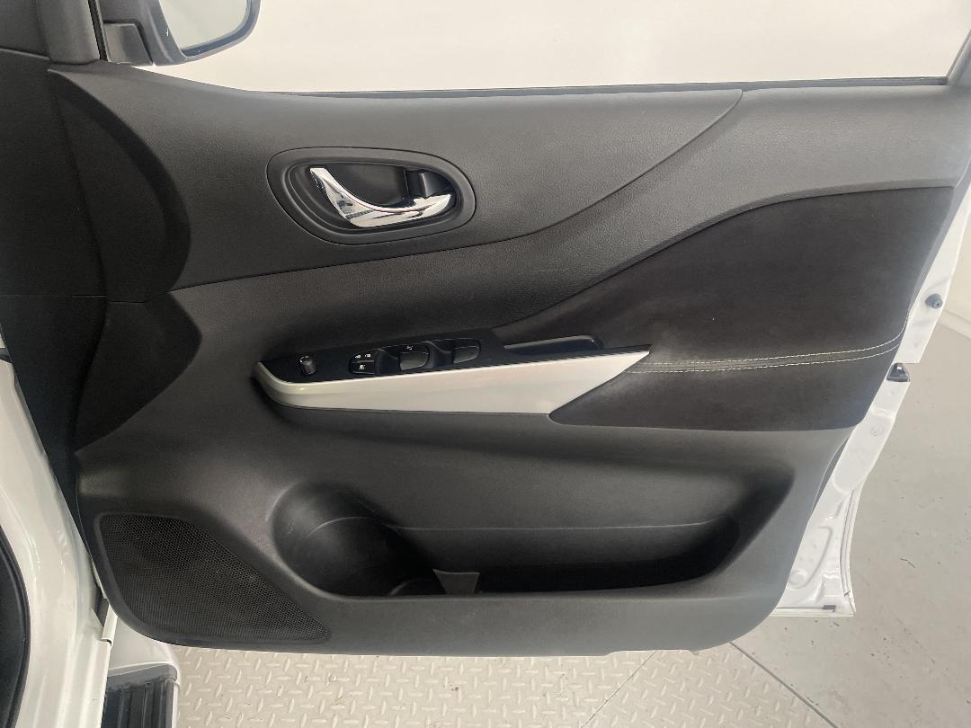 Photo '15' of Nissan Navara