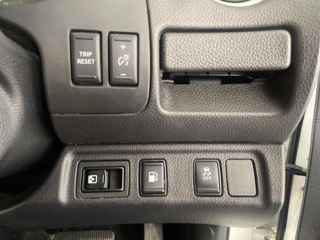 Photo '24' of Nissan Navara