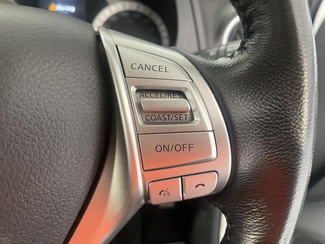 Photo '25' of Nissan Navara