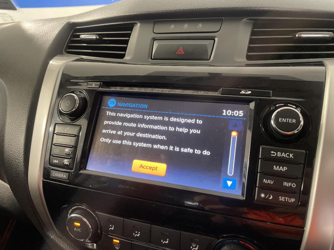 Photo '28' of Nissan Navara