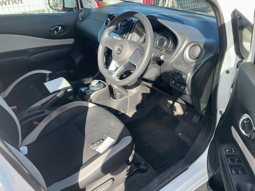 Photo '12' of Nissan Note Hybrid Photo '12' of Nissan Note Hybrid