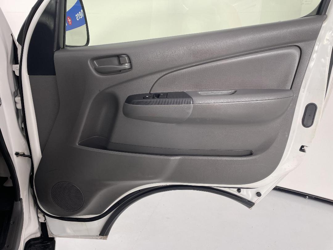 Photo '15' of Nissan NV350 Photo '15' of Nissan NV350