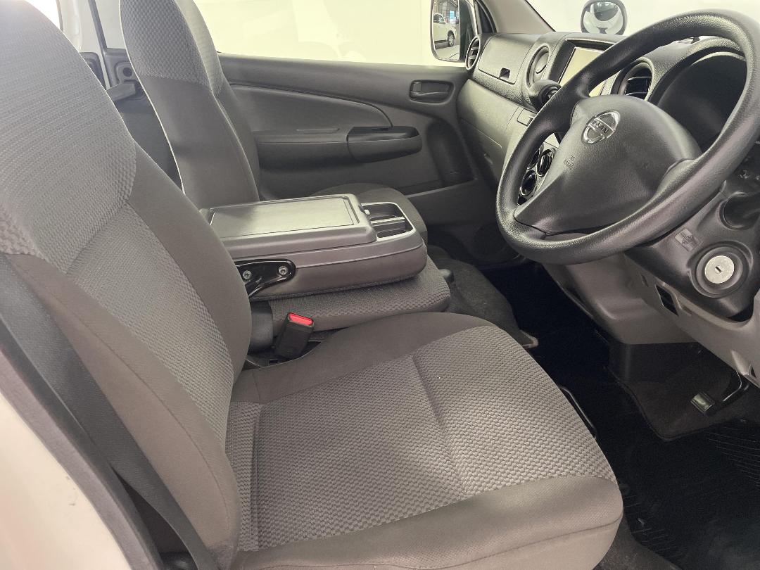 Photo '16' of Nissan NV350 Photo '16' of Nissan NV350