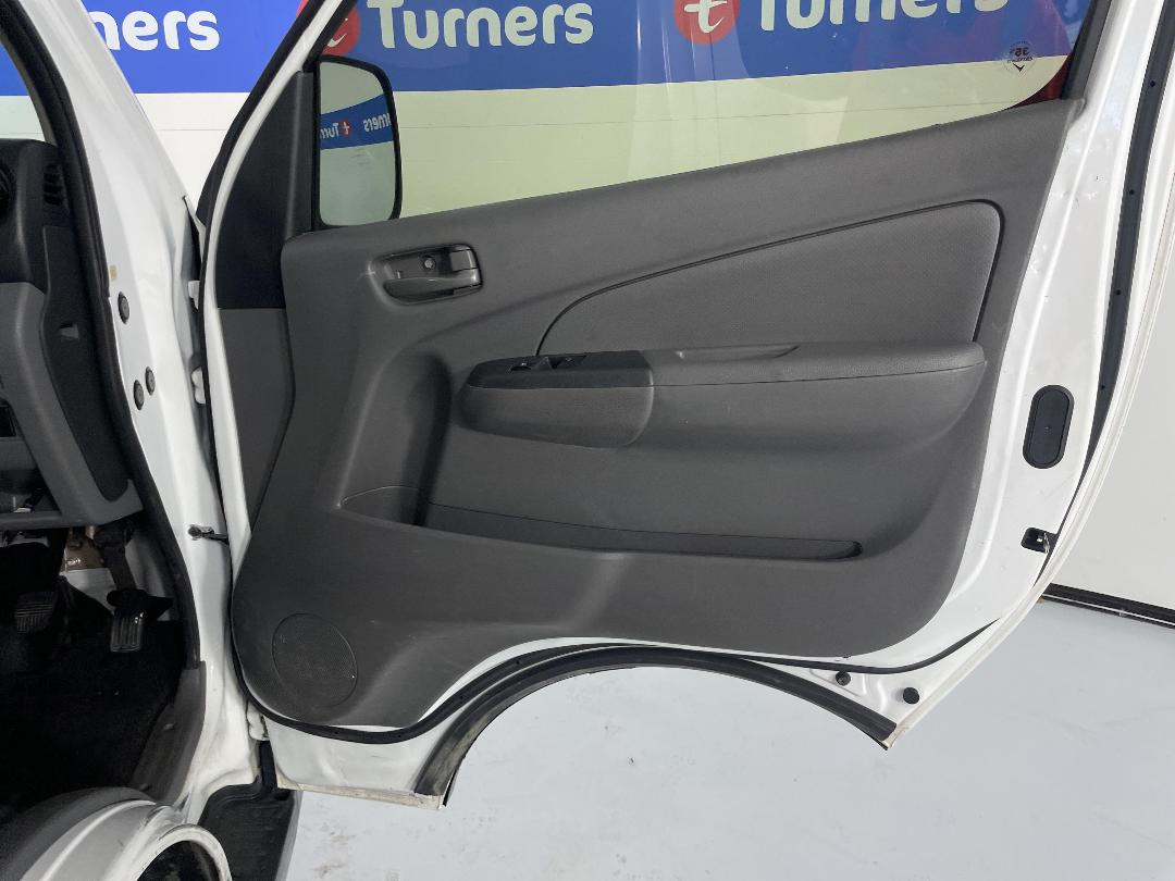 Photo '15' of Nissan NV350 Photo '15' of Nissan NV350