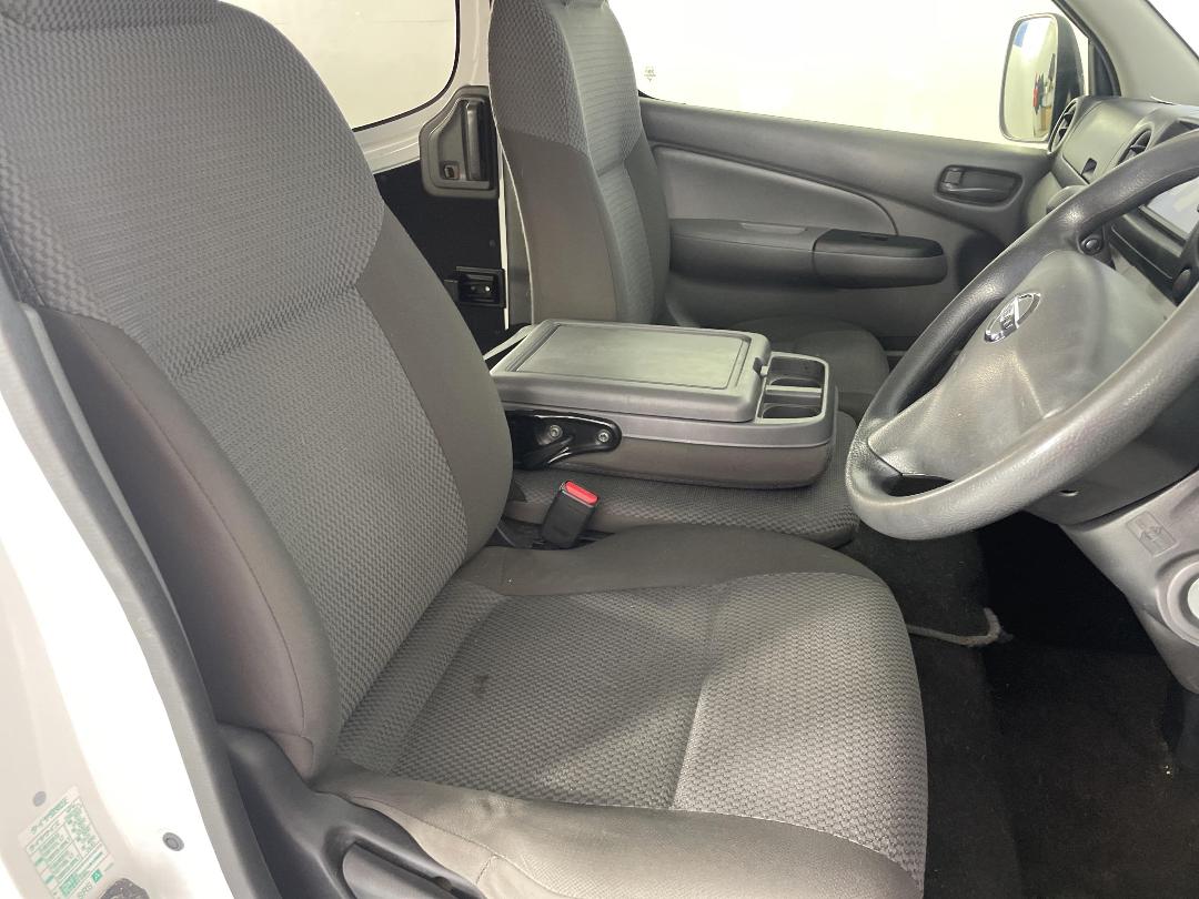 Photo '16' of Nissan NV350 Photo '16' of Nissan NV350