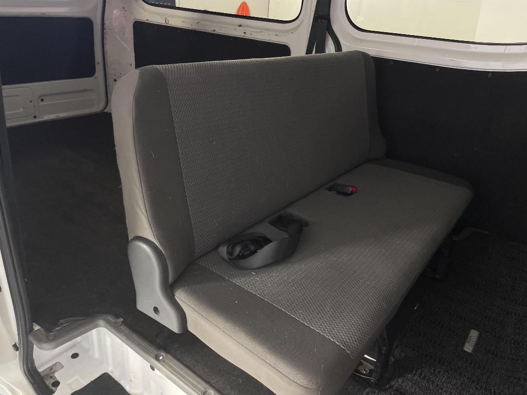 Photo '20' of Nissan NV350 Photo '20' of Nissan NV350