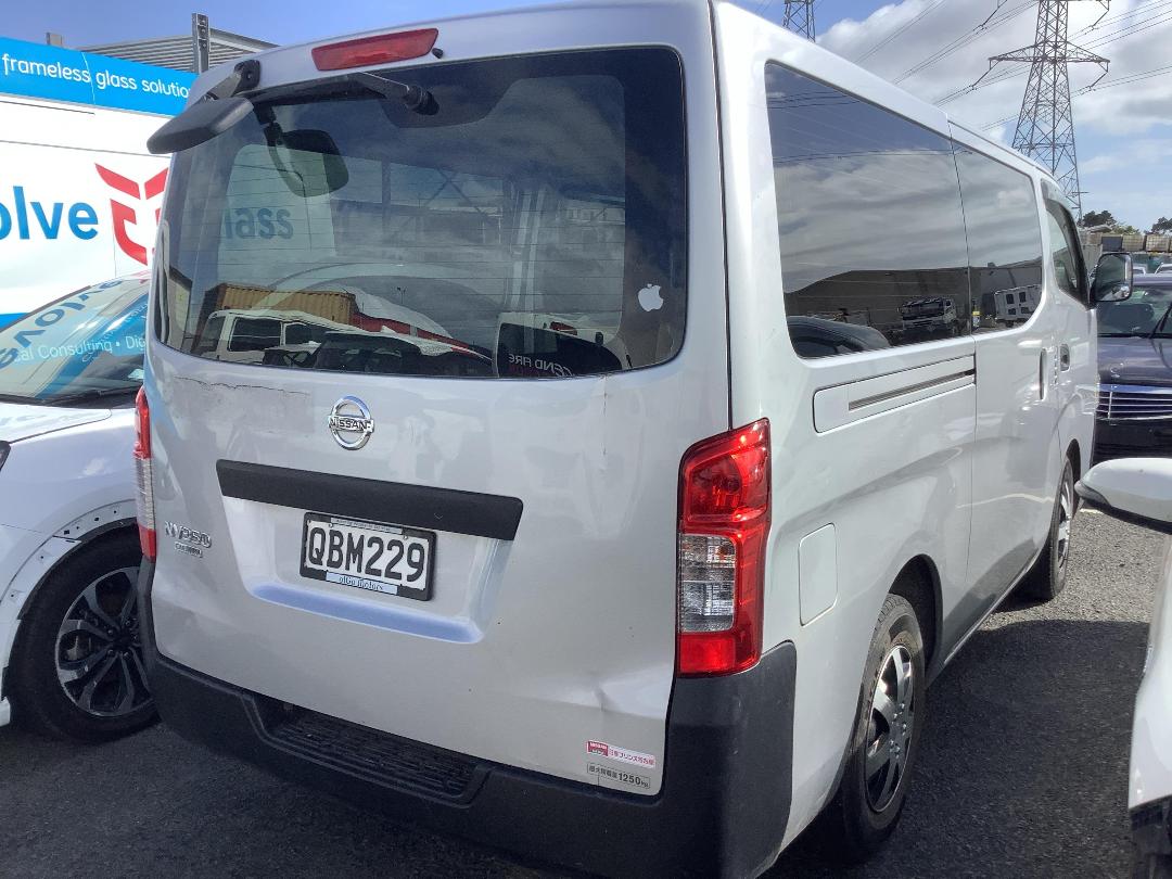 Photo '3' of Nissan NV350 Caravan