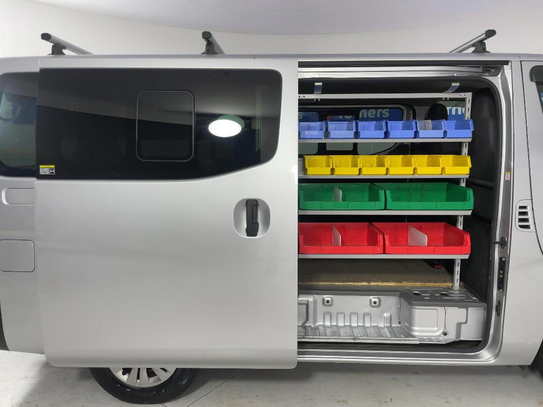 Photo '19' of Nissan NV350