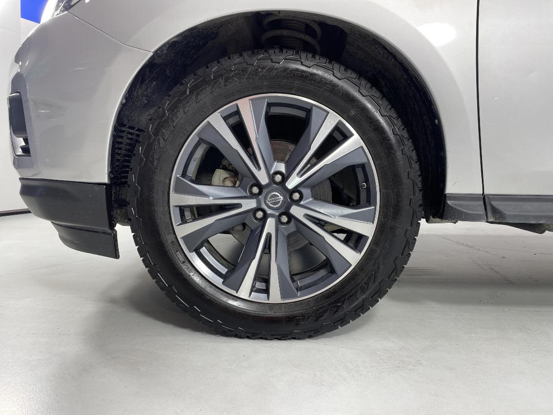 Photo '10' of Nissan Pathfinder