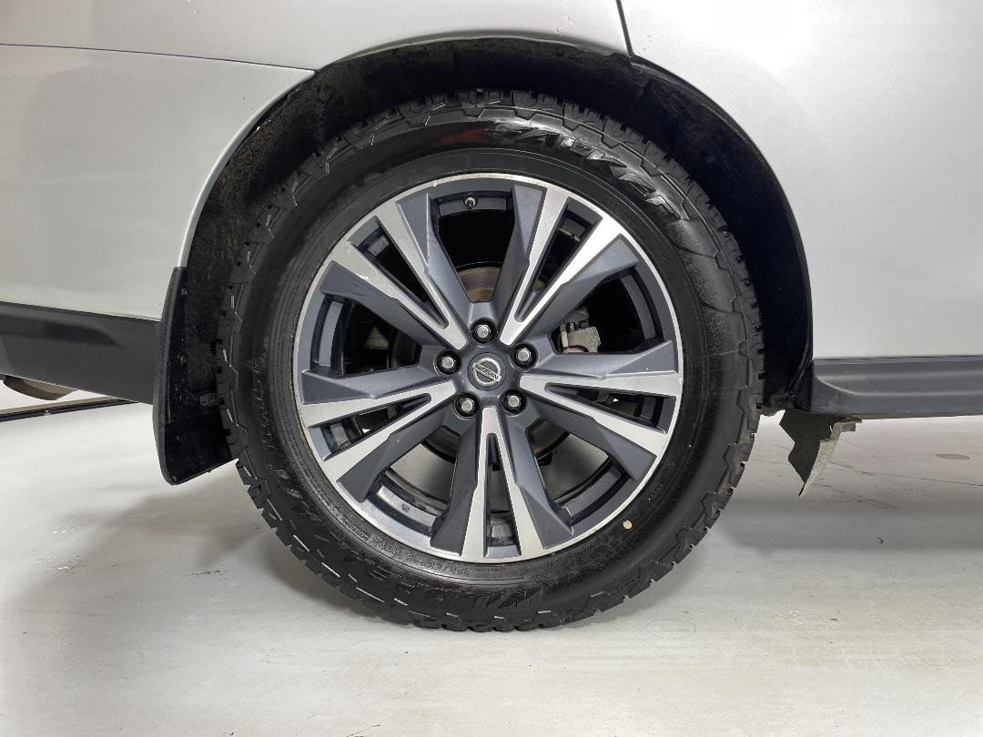 Photo '12' of Nissan Pathfinder