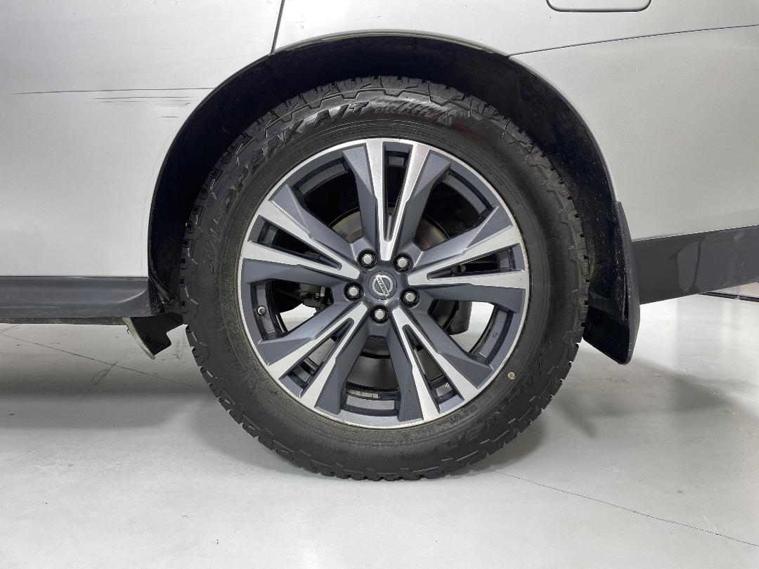 Photo '11' of Nissan Pathfinder