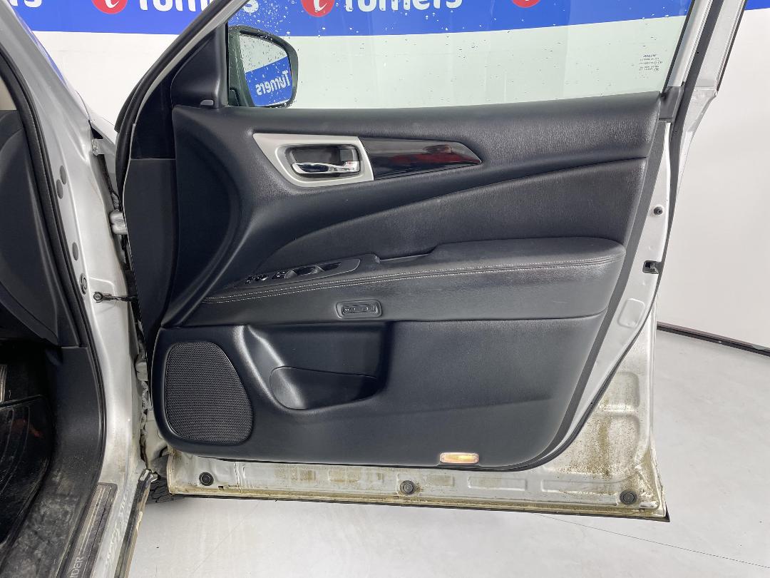 Photo '15' of Nissan Pathfinder