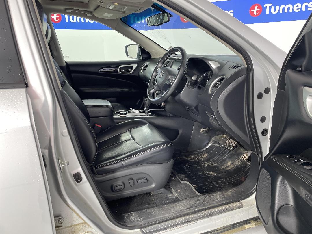 Photo '16' of Nissan Pathfinder