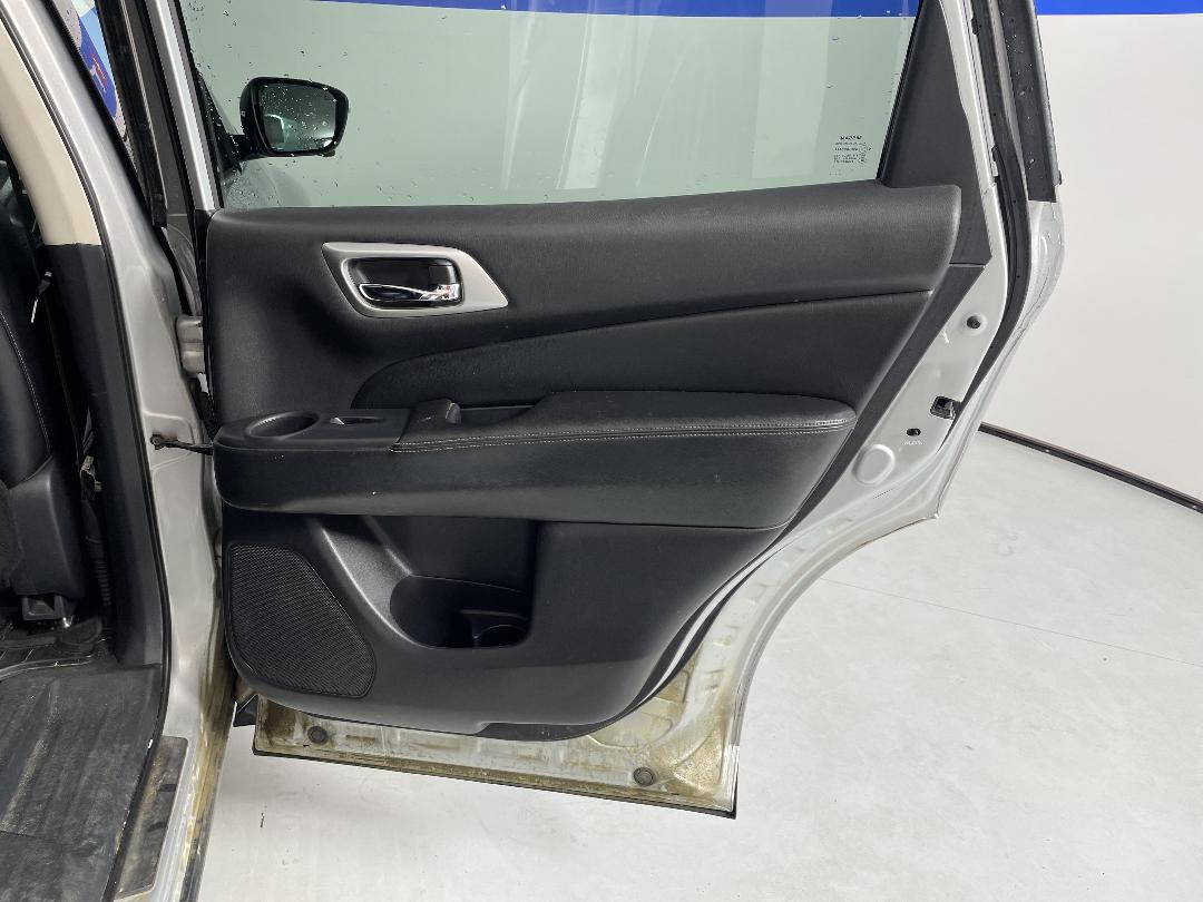 Photo '19' of Nissan Pathfinder