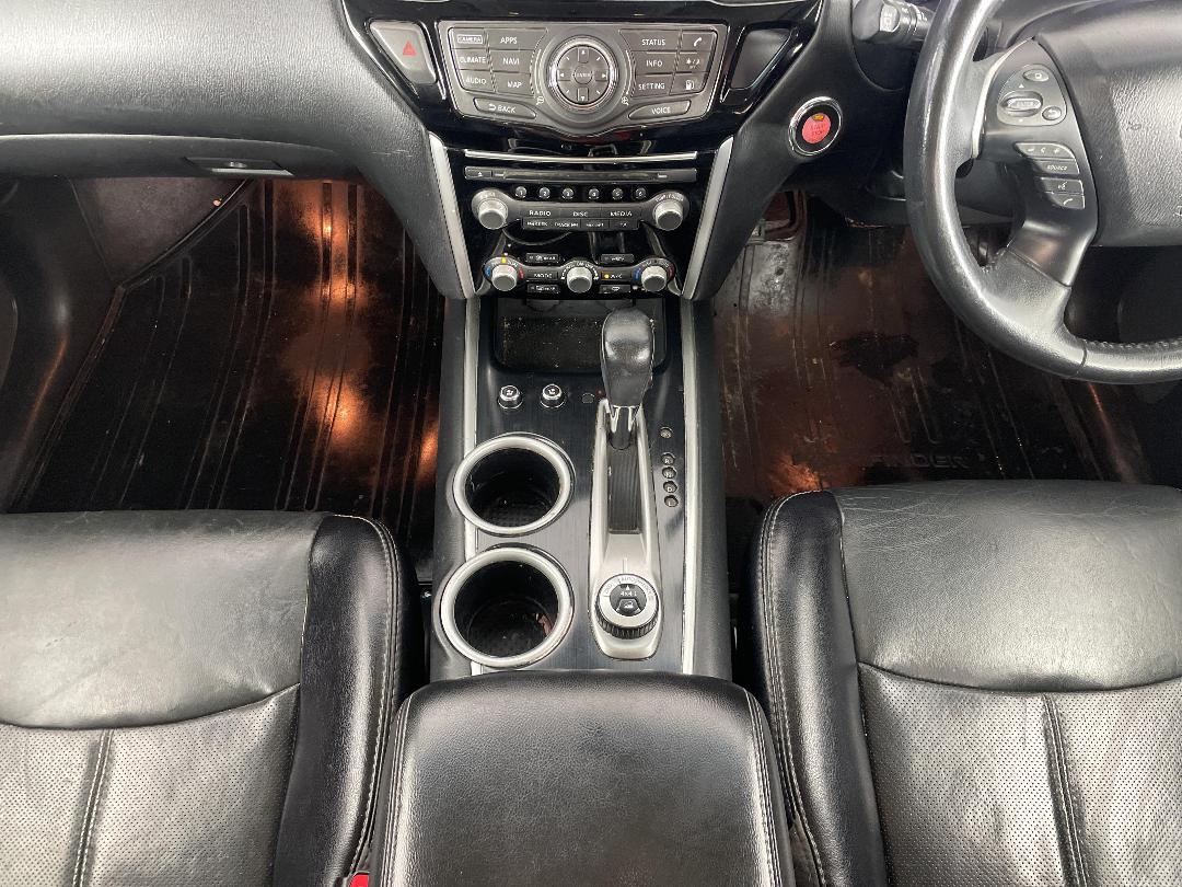 Photo '18' of Nissan Pathfinder