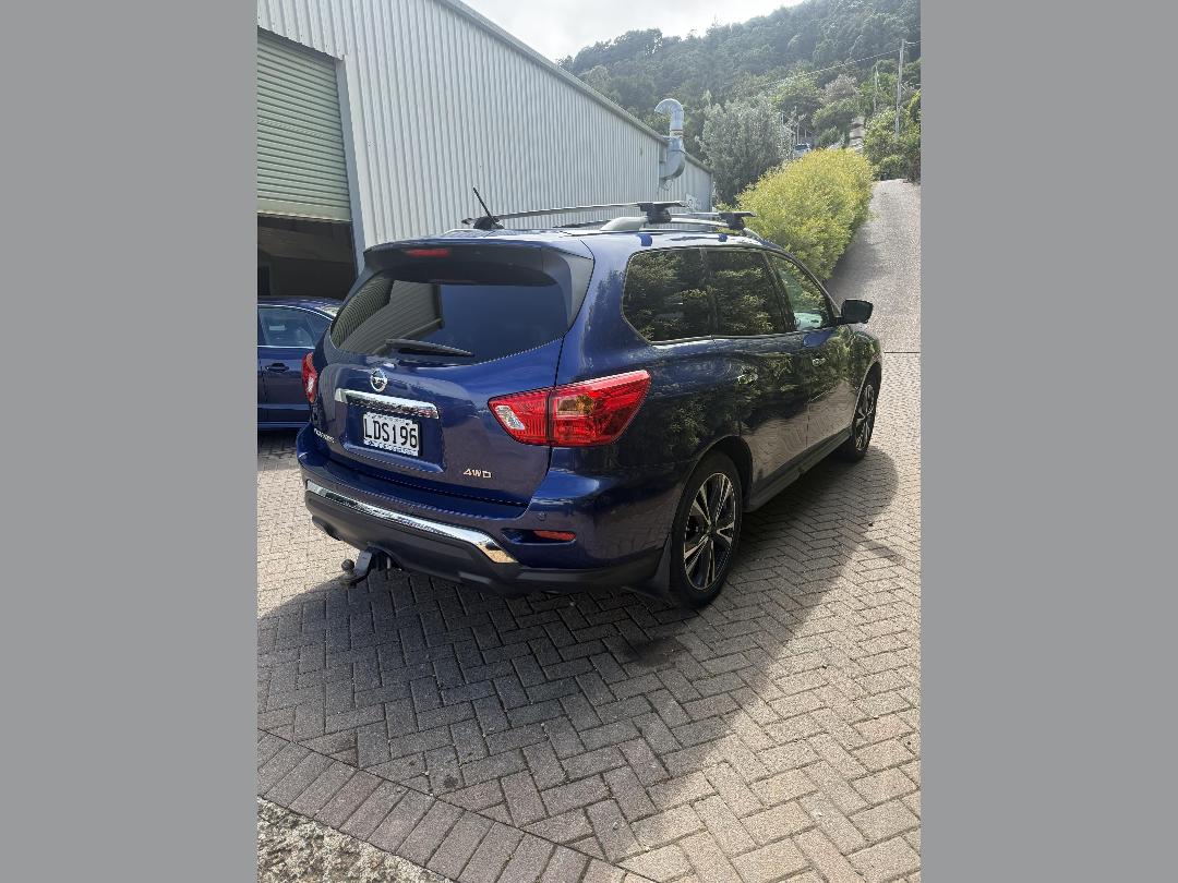 Photo '3' of Nissan Pathfinder TI Photo '3' of Nissan Pathfinder TI