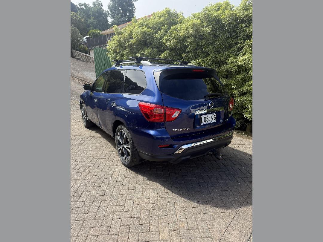 Photo '4' of Nissan Pathfinder TI Photo '4' of Nissan Pathfinder TI