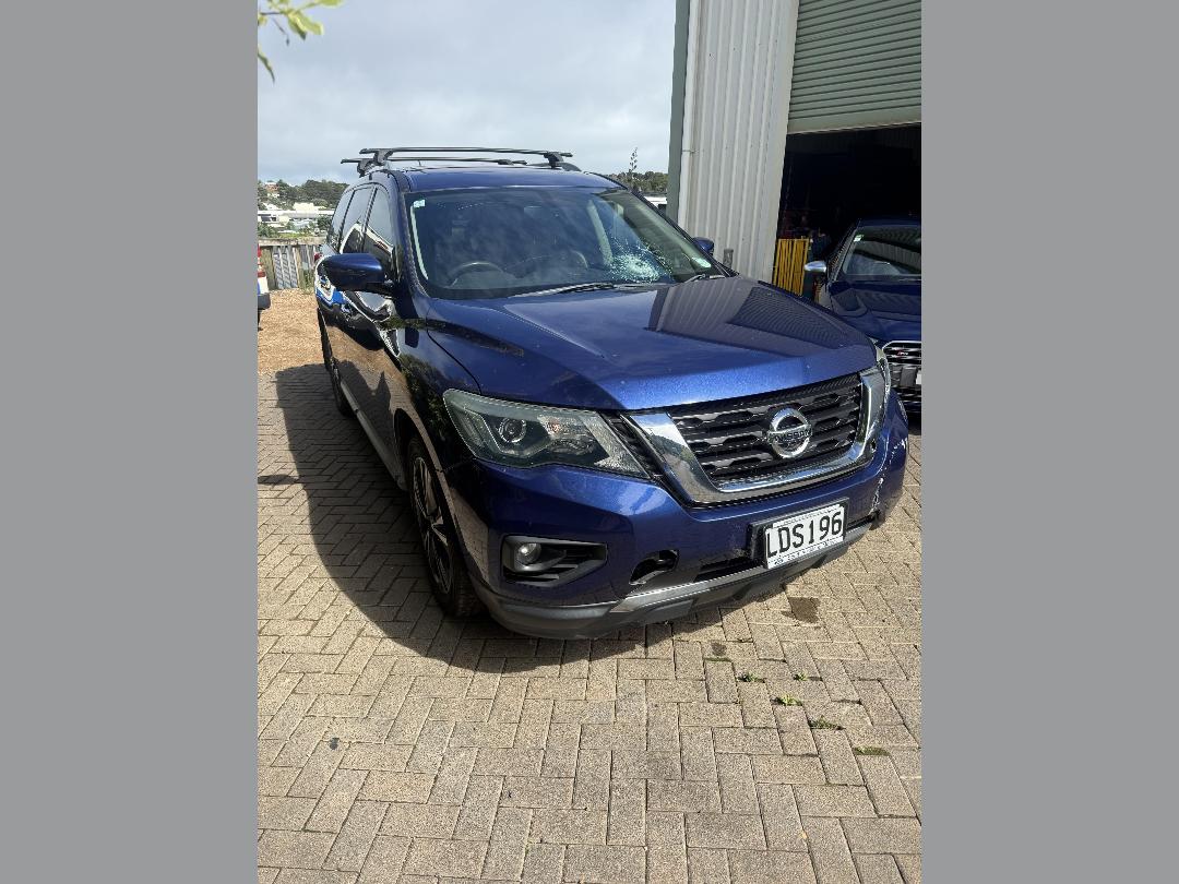 Photo '6' of Nissan Pathfinder TI Photo '6' of Nissan Pathfinder TI