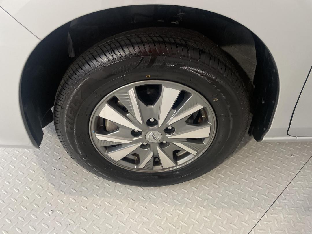 Photo '10' of Nissan Serena