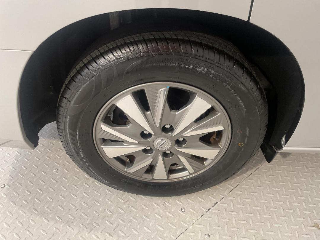 Photo '12' of Nissan Serena