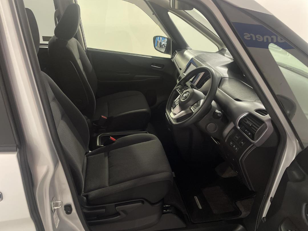 Photo '16' of Nissan Serena