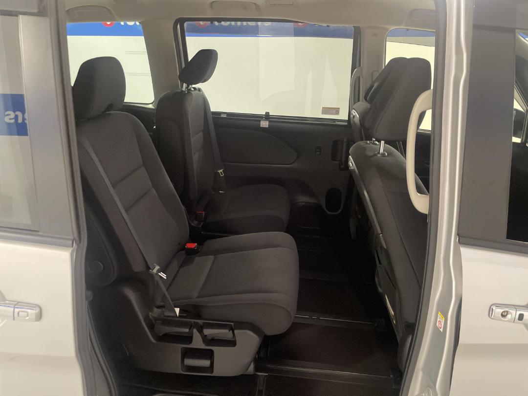 Photo '20' of Nissan Serena