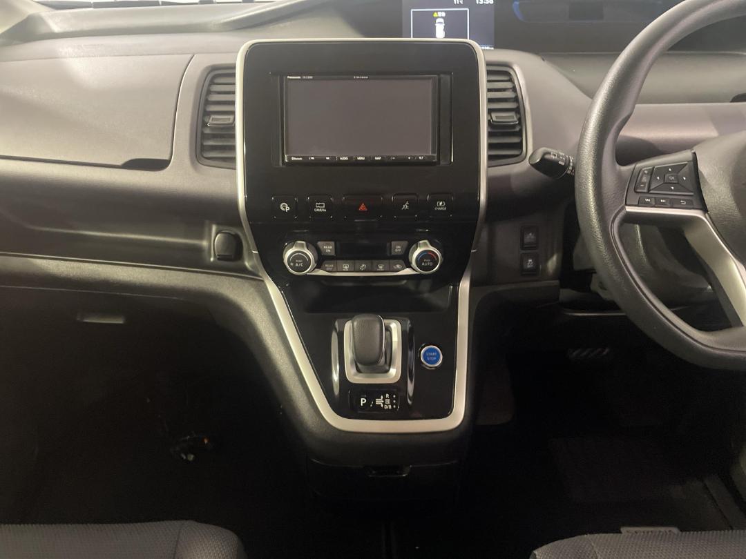 Photo '18' of Nissan Serena