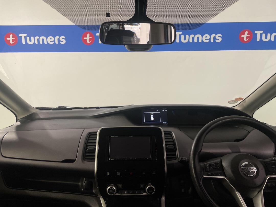 Photo '17' of Nissan Serena