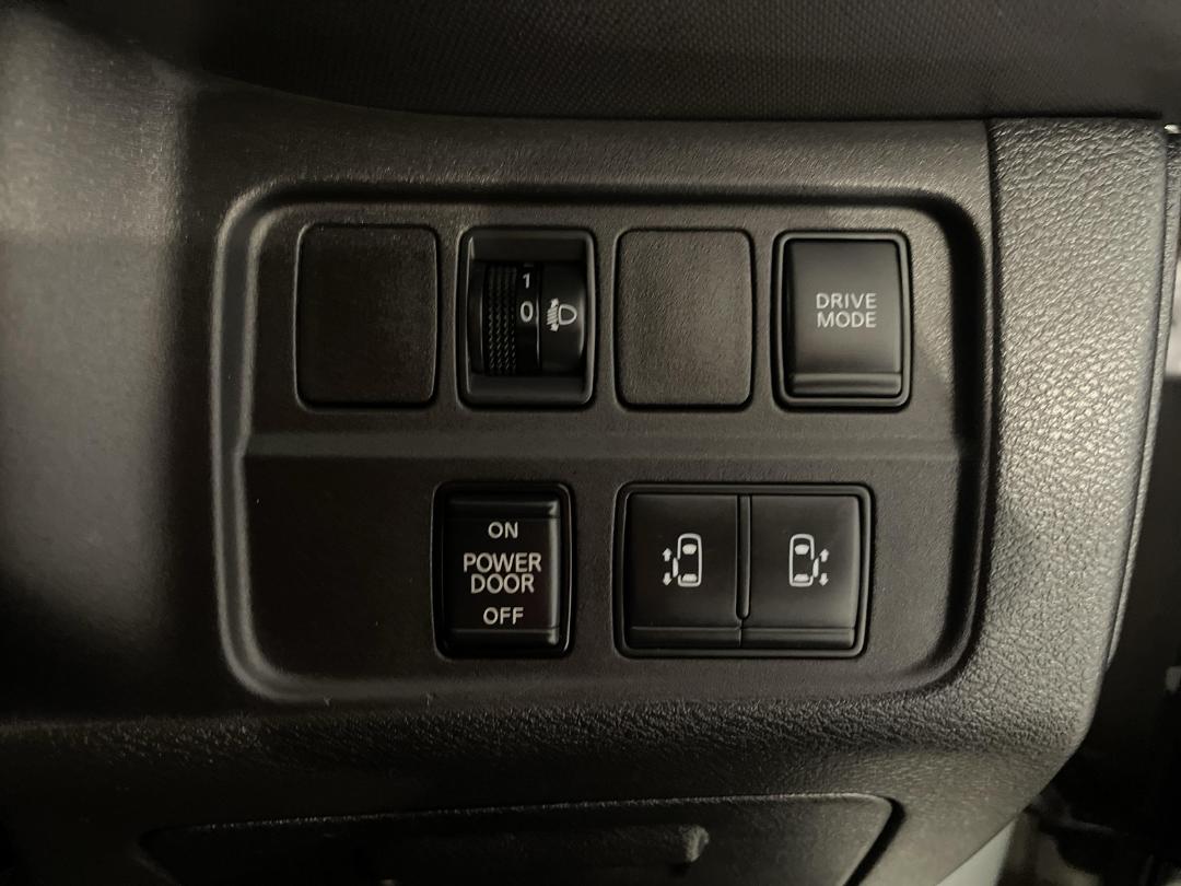 Photo '25' of Nissan Serena