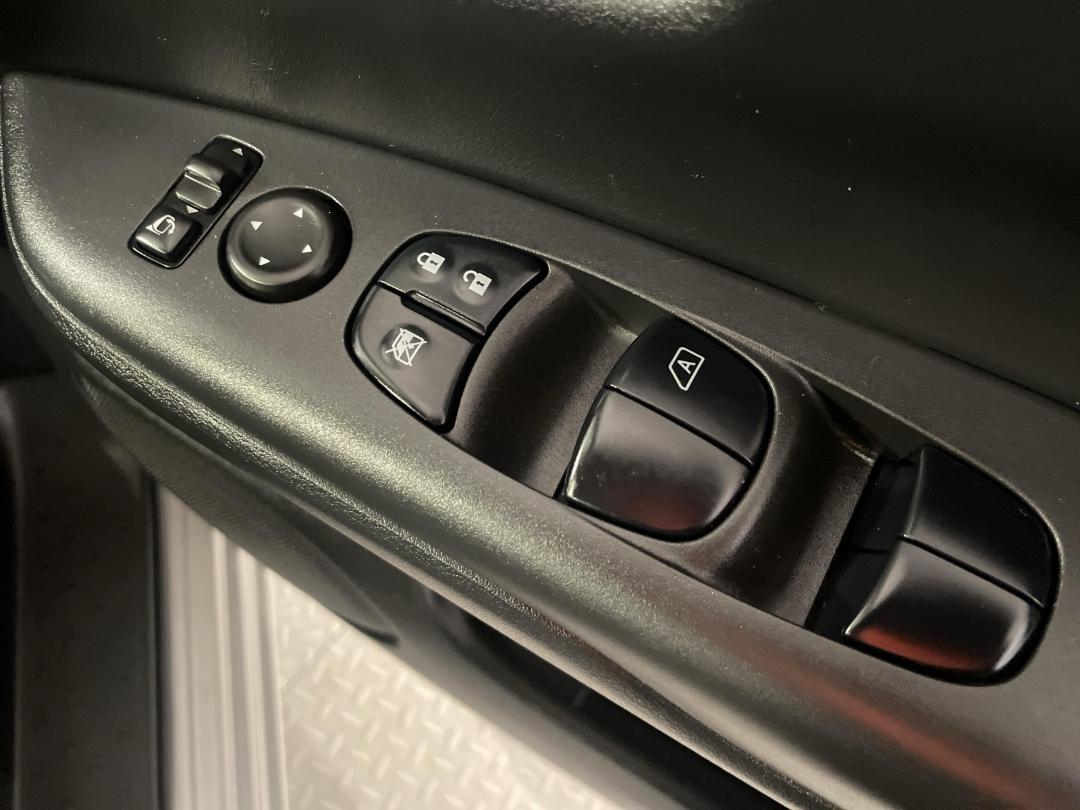 Photo '24' of Nissan Serena