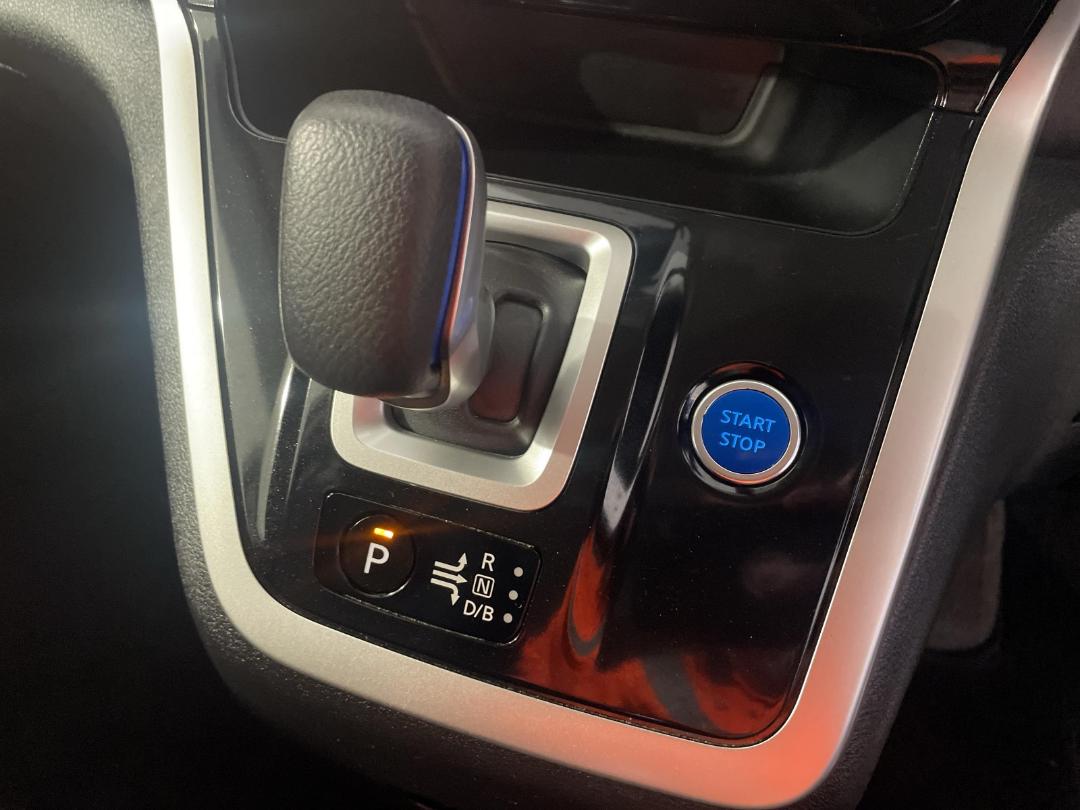 Photo '32' of Nissan Serena