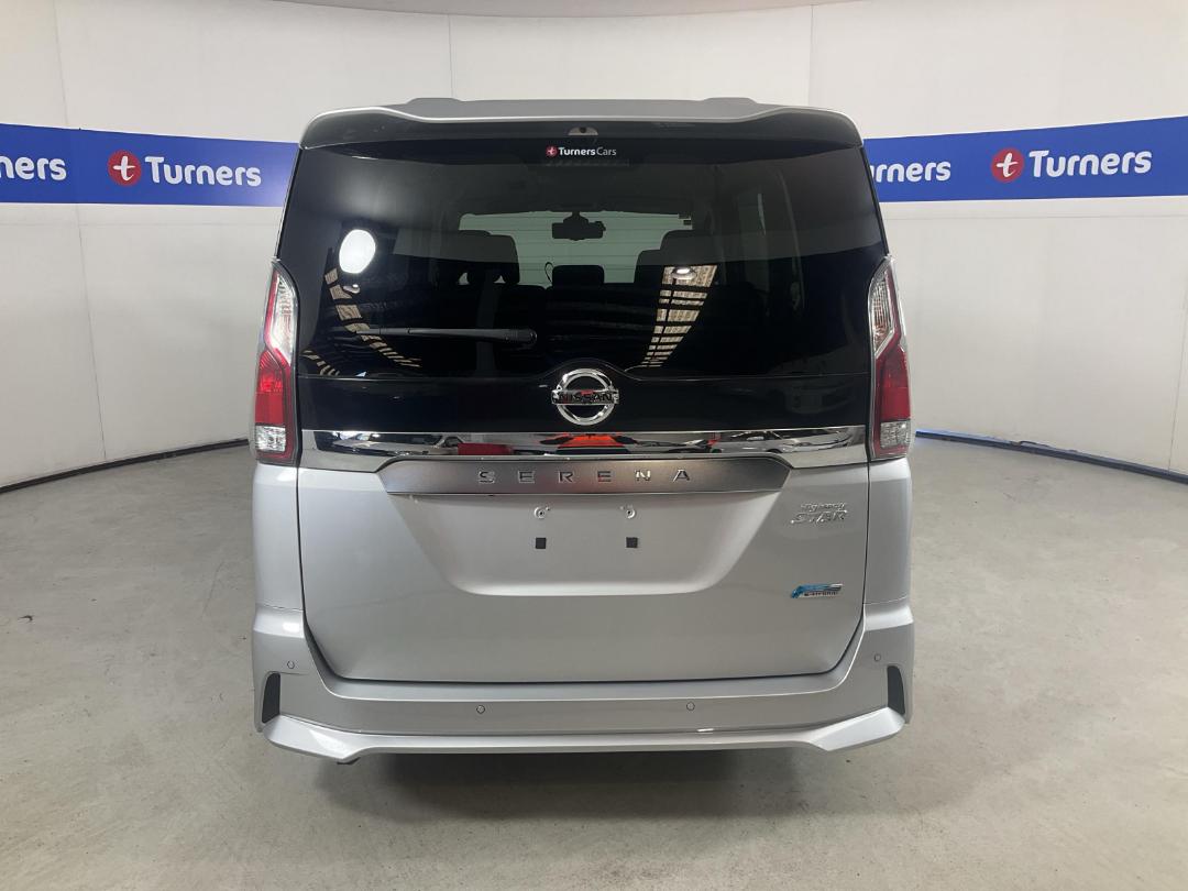 Photo '6' of Nissan Serena Photo '6' of Nissan Serena