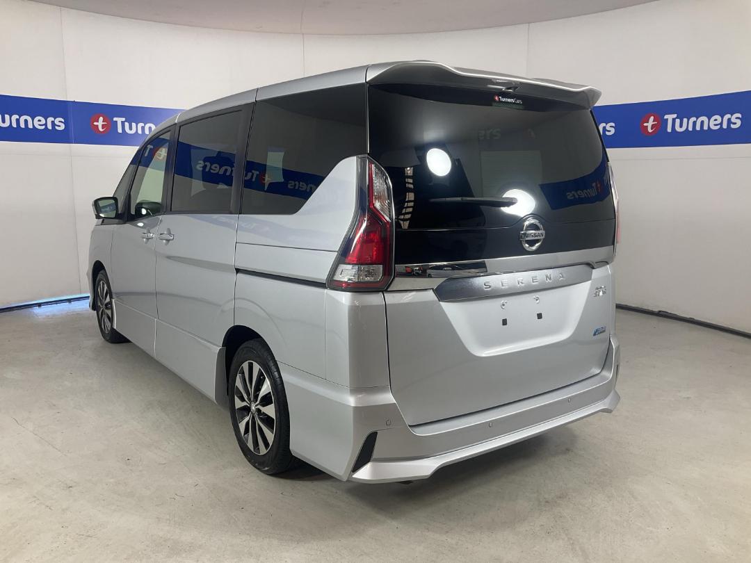 Photo '5' of Nissan Serena Photo '5' of Nissan Serena