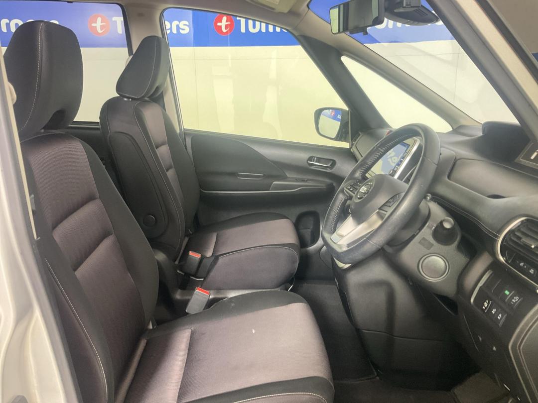 Photo '16' of Nissan Serena Photo '16' of Nissan Serena