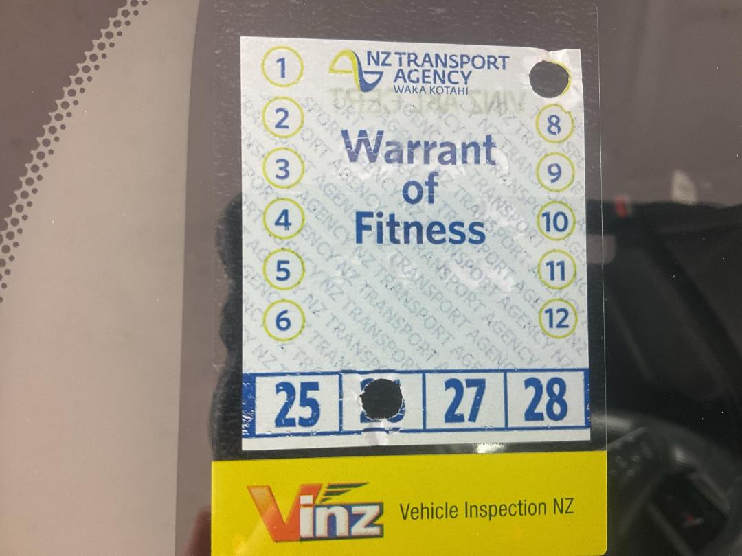 Photo '22' of Nissan Serena Photo '22' of Nissan Serena