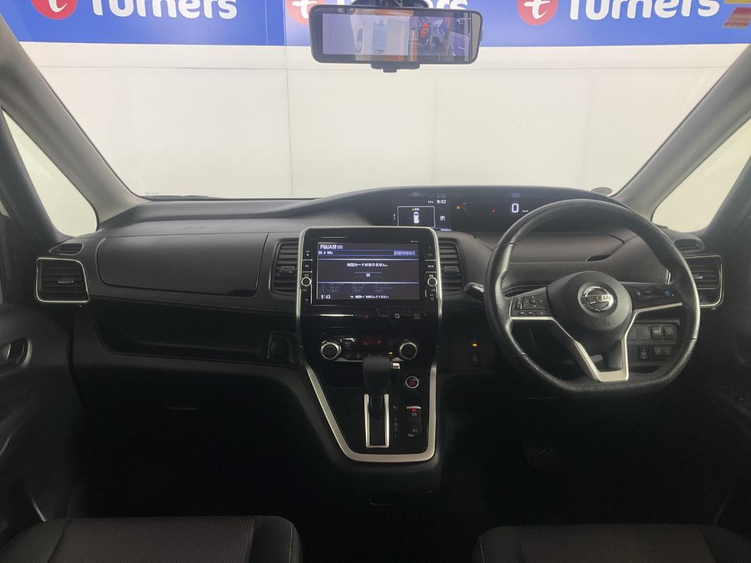 Photo '17' of Nissan Serena Photo '17' of Nissan Serena